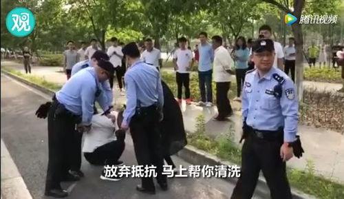 上海打人交警被打视频,现场冲突视频引发社会关注