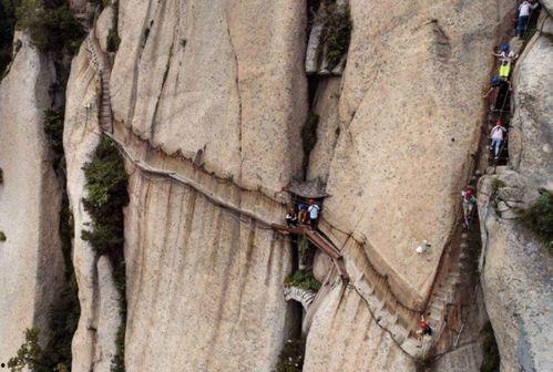 华山跳悬崖视频,极限跳崖挑战背后的生死瞬间